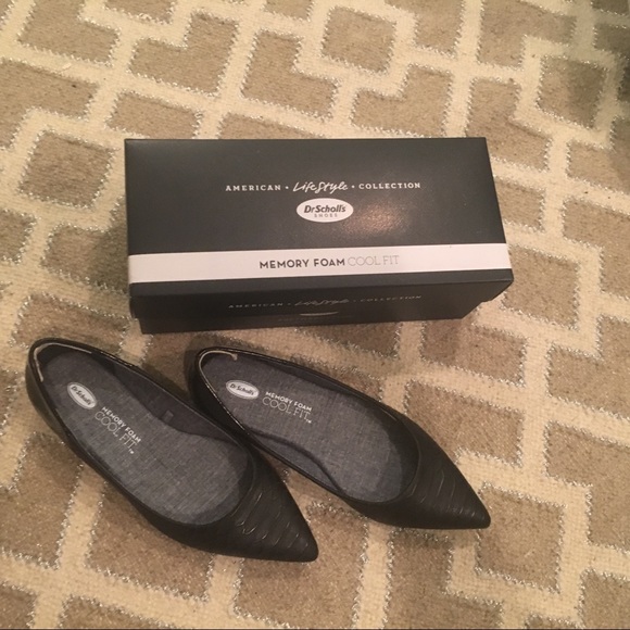 Black Dr. Scholl’s Flats - Picture 1 of 3
