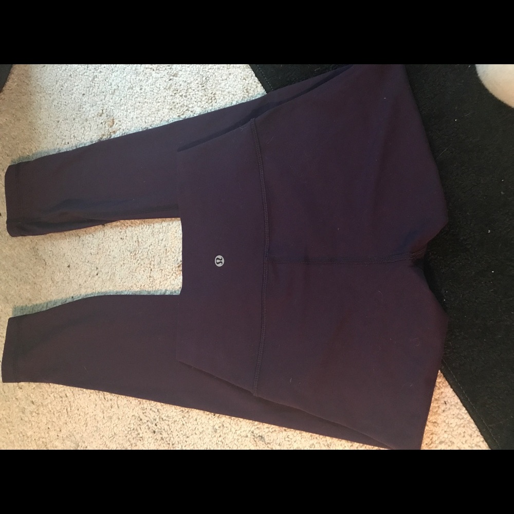 Lululemon leggings, barely worn great condition.