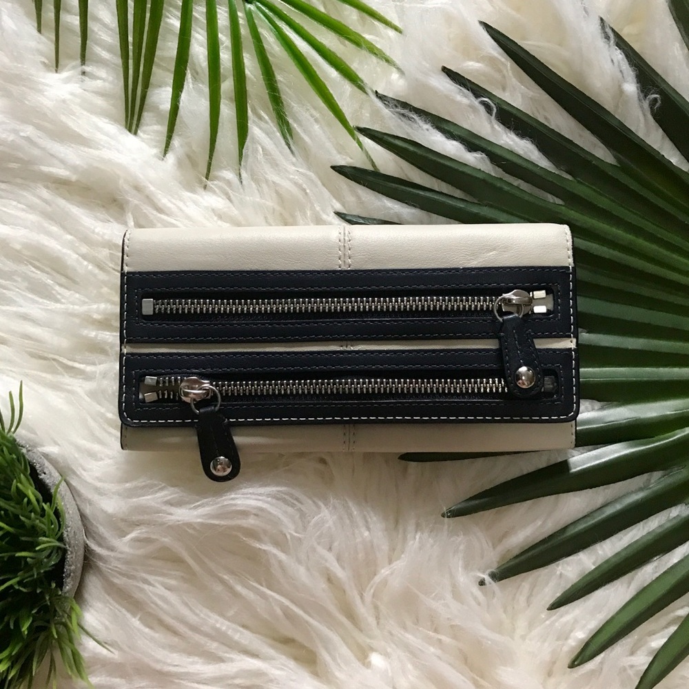 Coach Navy White Zipped Continental Wallet