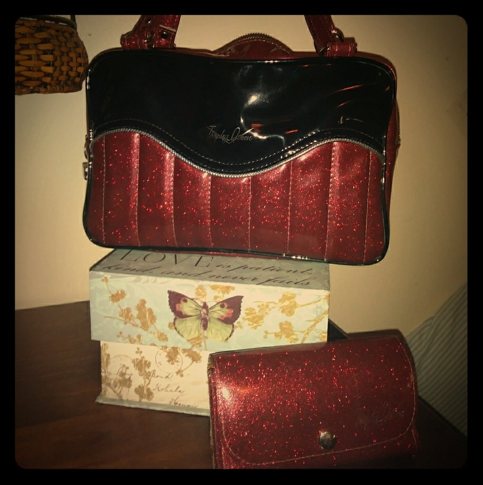 Matching trophy queen purse and wallet