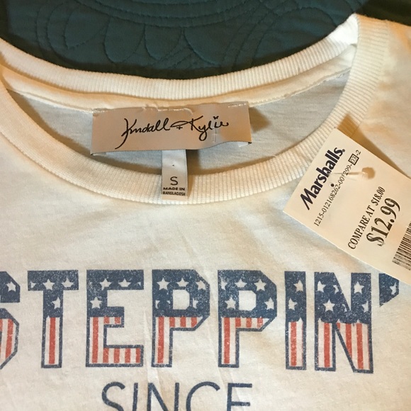 Kendall and Kylie crop top - Picture 2 of 2