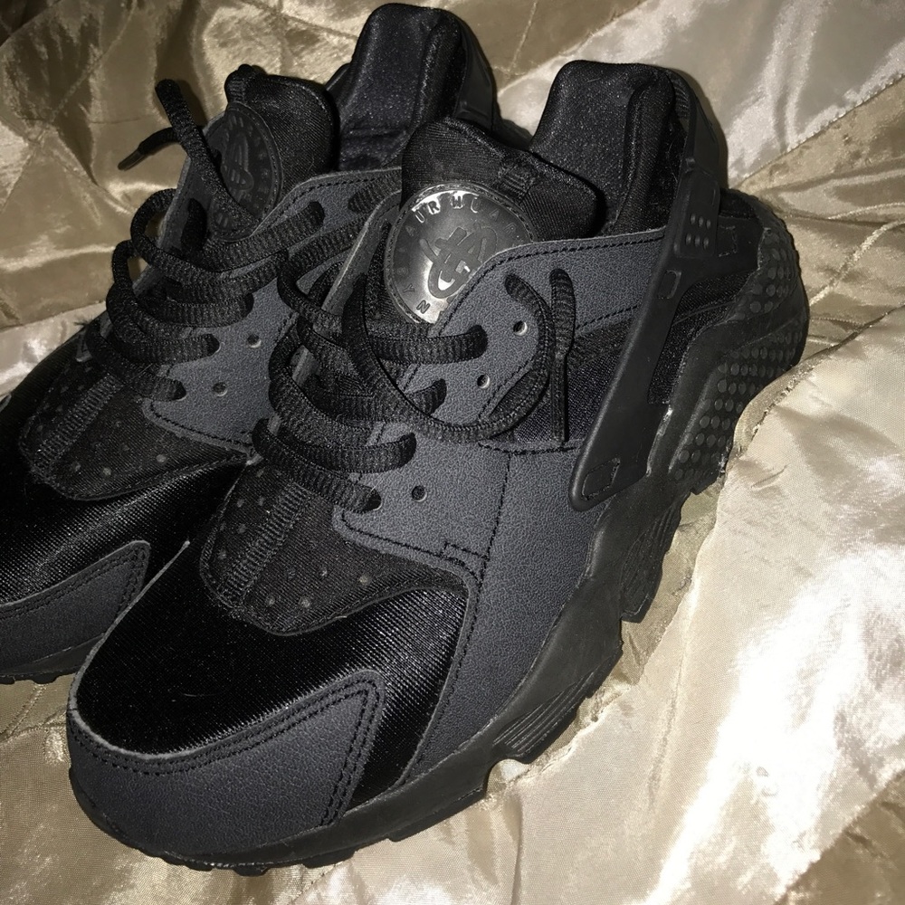 Black huaraches[HOLD]