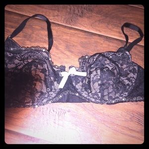 Victoria Secret Semi Sheer Lace bra 38C guc