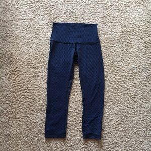 High Rise Black & Blue Lululemon Crops Size 6💜