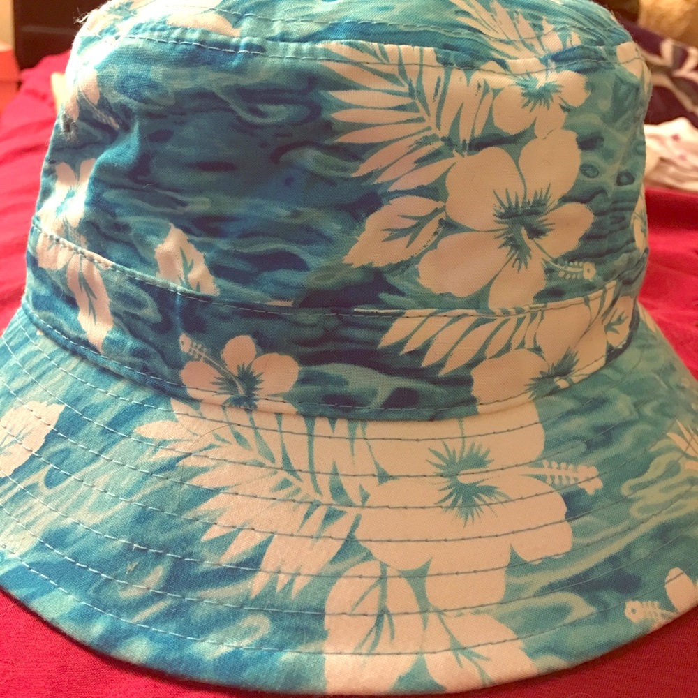 Bucket hat