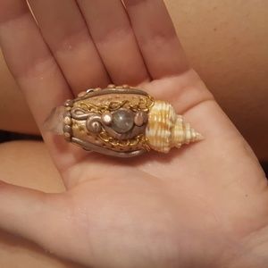 Shell goddess pendant with quartz