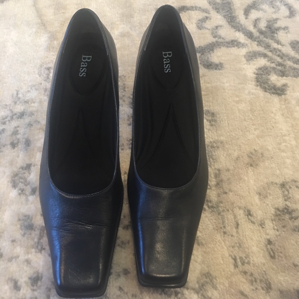 Bass black size 9 pump shoe