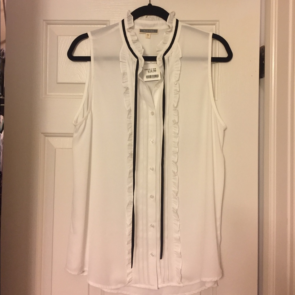 NWT Ruffle sleeveless top with velvet tie.