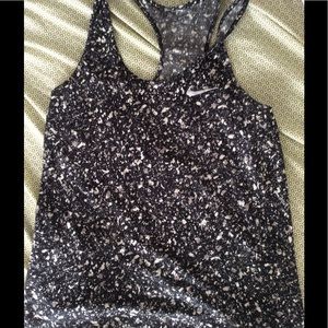 Nike dri fit razorback black and white medium