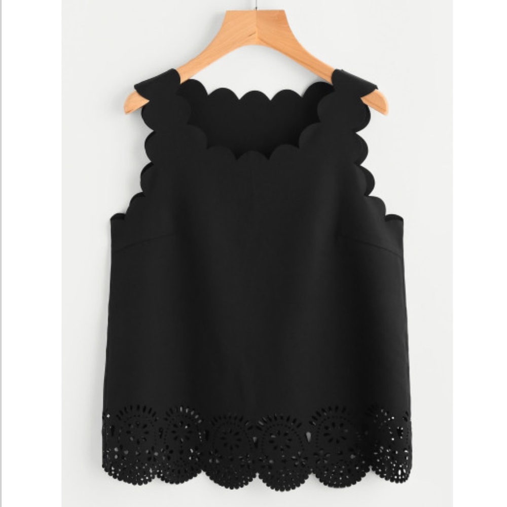 🌸 Scallop Edge Black Tank 🌸