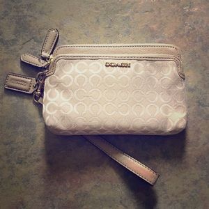 ✨Coach Wristlet ✨