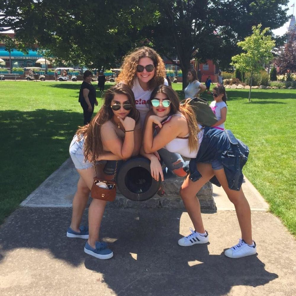 Meet your Posher, Tia