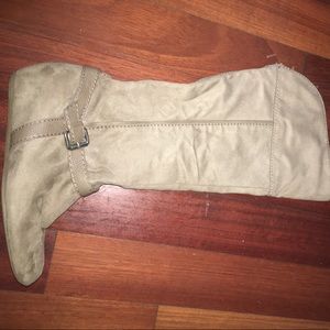 NWOT Gray Express Boots