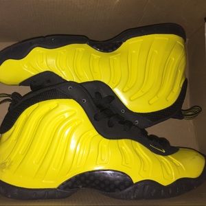 Size 5.5 Nike foams