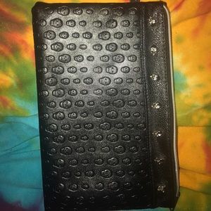 Black Skull Clutch