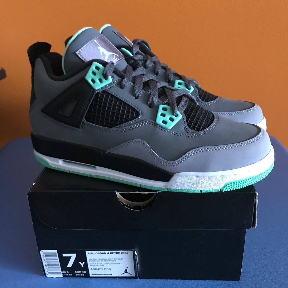 Air Jordan 4 Glow
