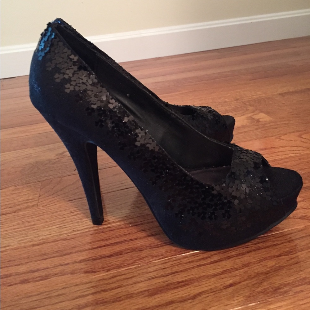 Chinese Laundry 6.5 black sequin peep toe 👠