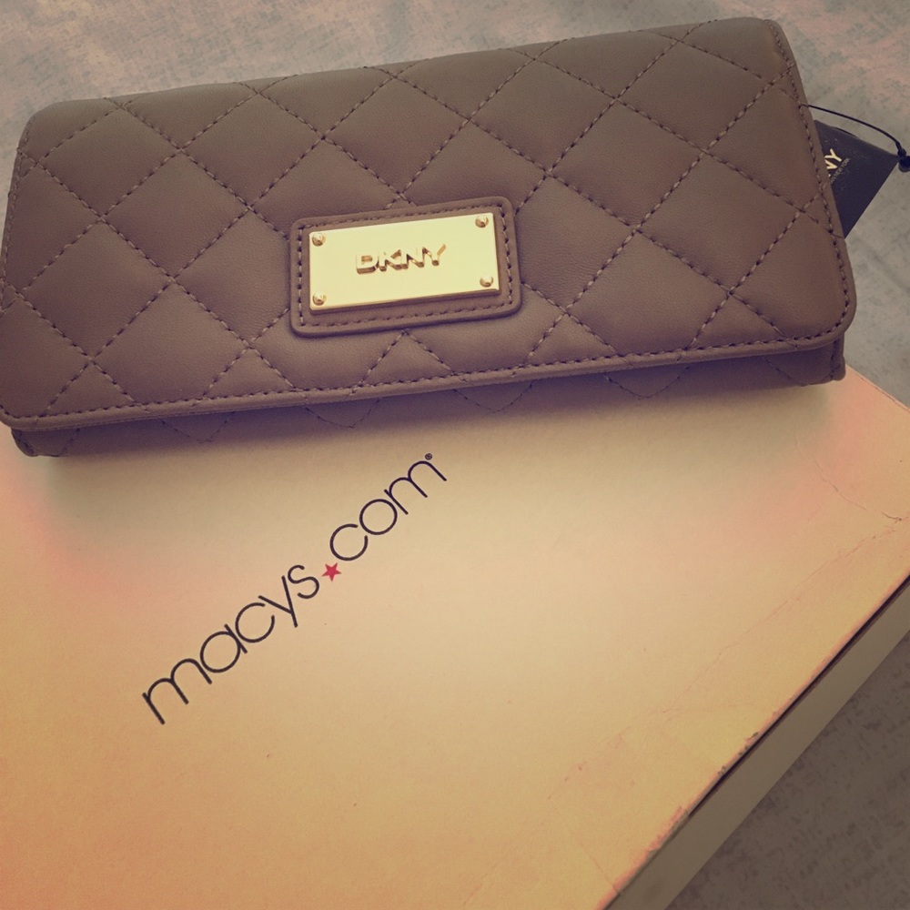 DKNY wallet, BRAND NEW! DESERT COLOR!  👛👛