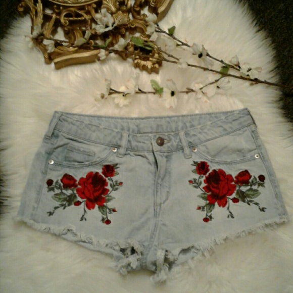 Divided Pants - ⚠H&M Floral Rose sz 6 Distressed Shorts