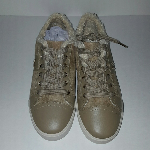 *SOLD* NEW TOMMY HILFIGER IRINA SNEAKERS - Picture 4 of 8
