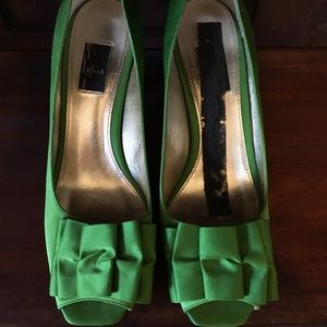 Glint Satin Green Heels, size 8