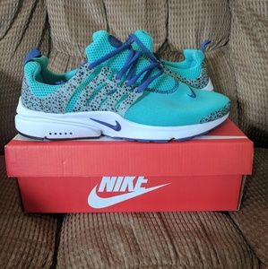 NIKE AIR PRESTO SAFARI TURBO GREEN

TURBO GREEN/CO