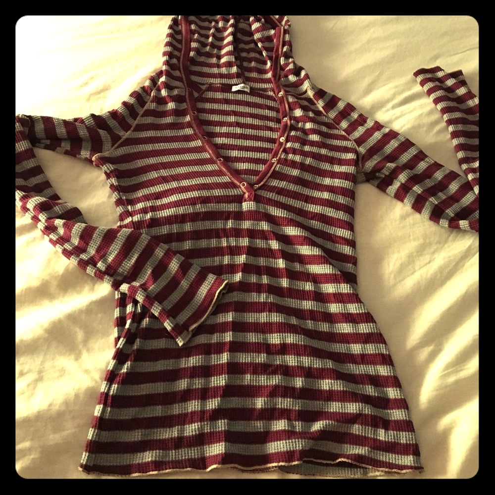 XS Grey + Maroon Splendid pullover shirt hoodie