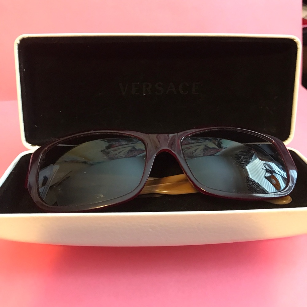💥🎉🎊SOLD🎉💥🎉Versace sunglasses