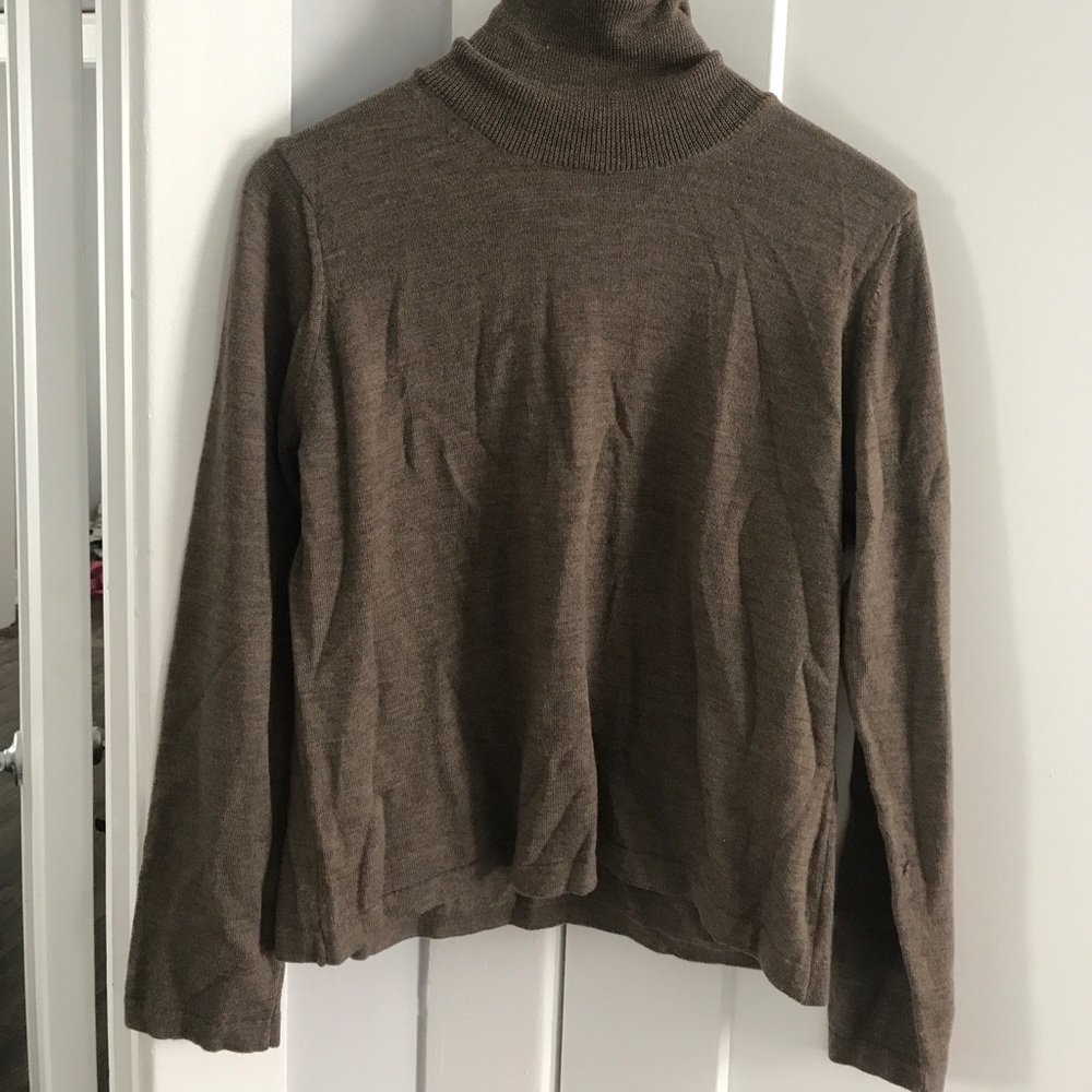 Anna Laura Turtle Neck Top