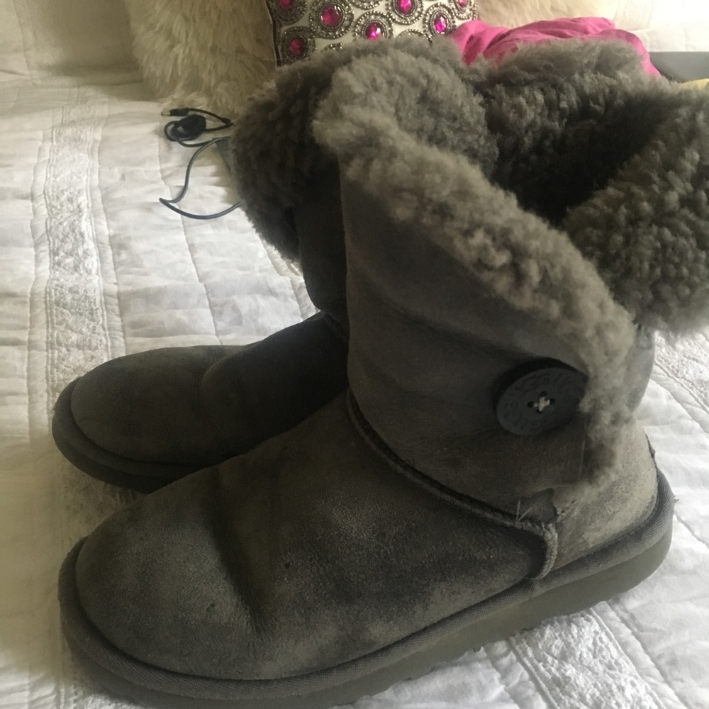 Gray bailey button uggs