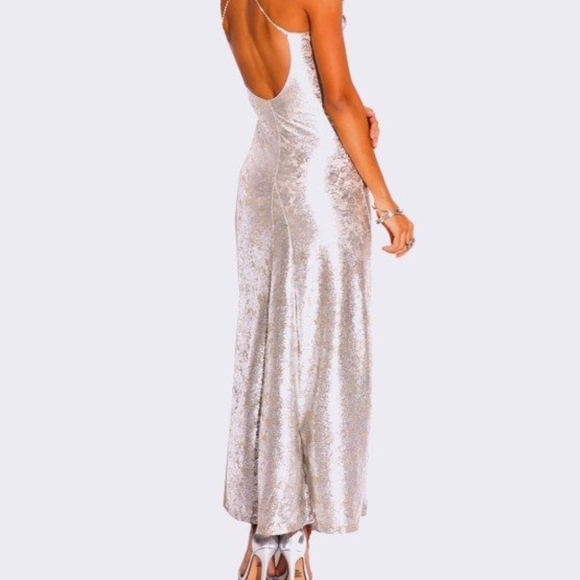 LIGHT SILVER METALLIC FORMAL EVENING DRESS - Picture 3 of 5