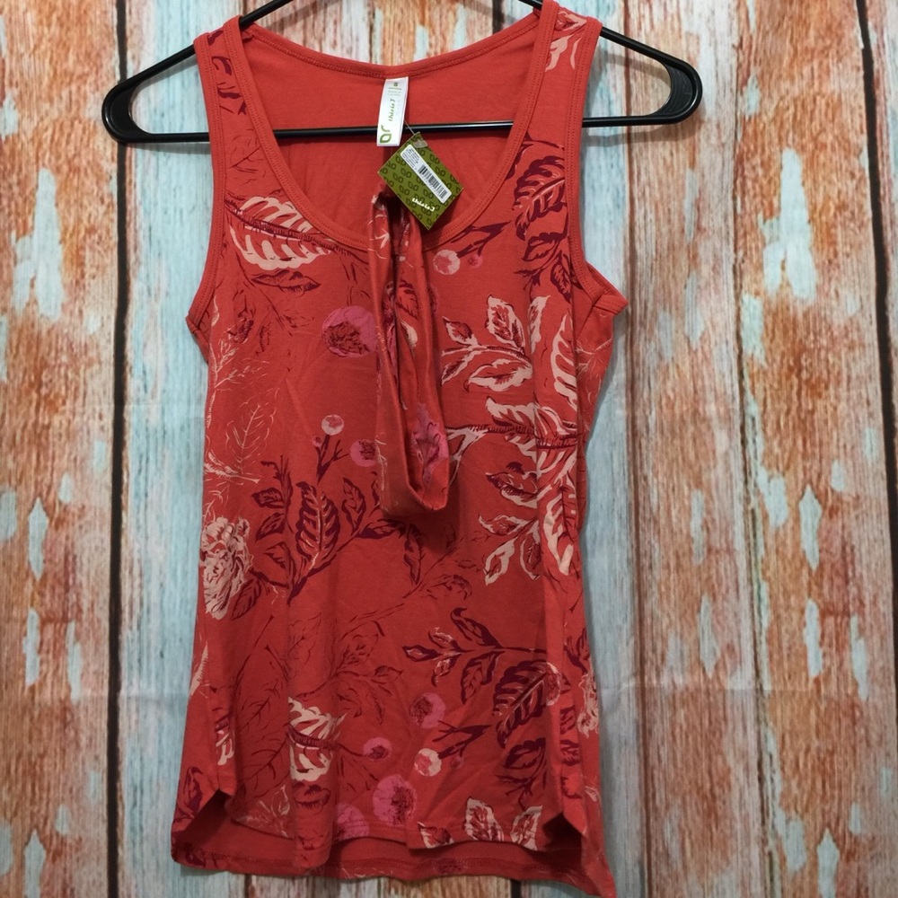 This is j tank top size s new