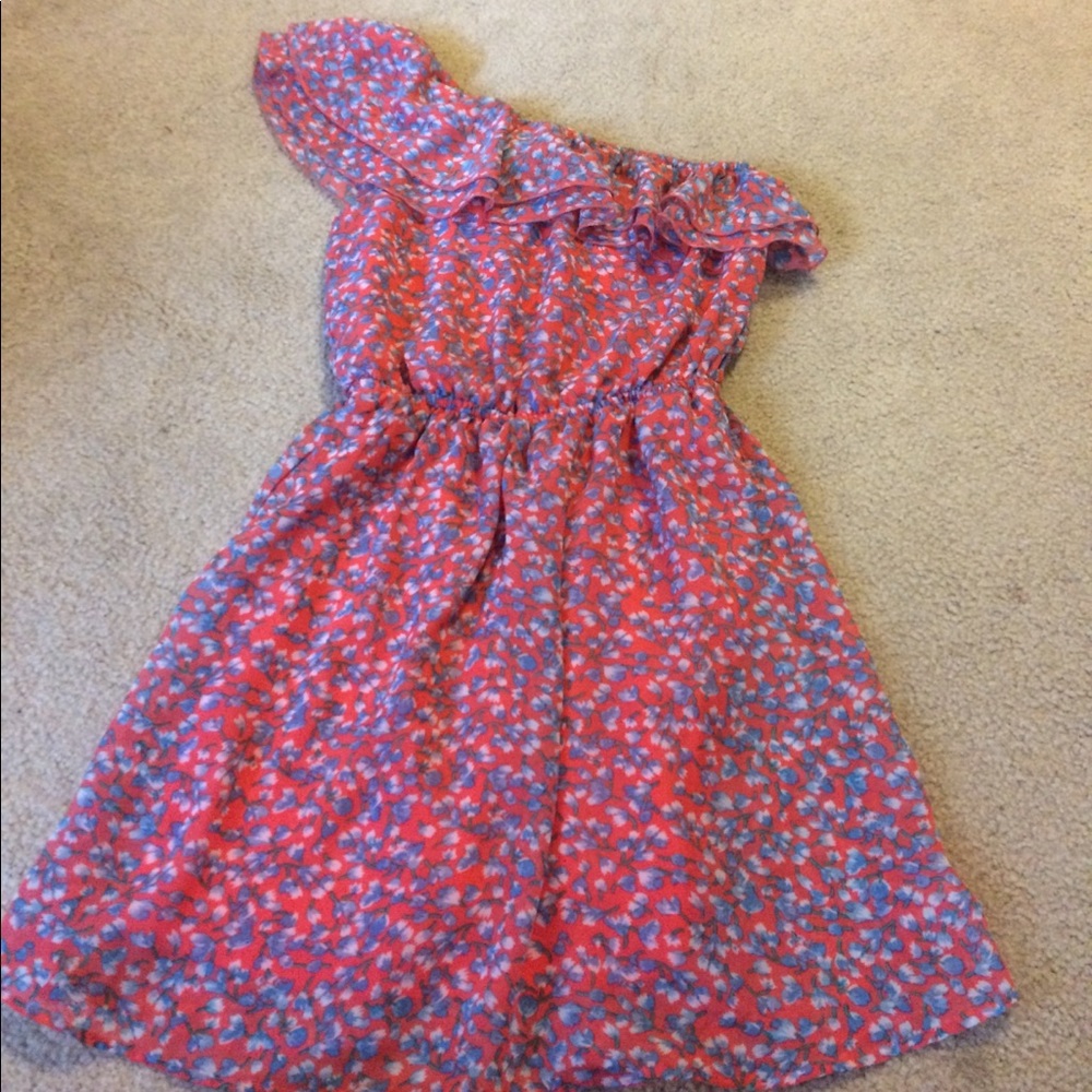 Cute one shoulder dress.