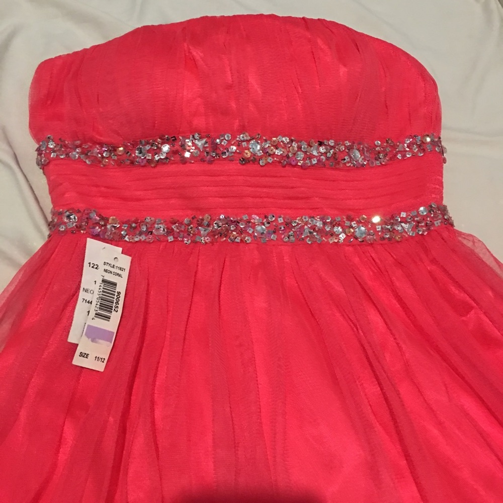 Short Morgan & Co. prom dress style #11821