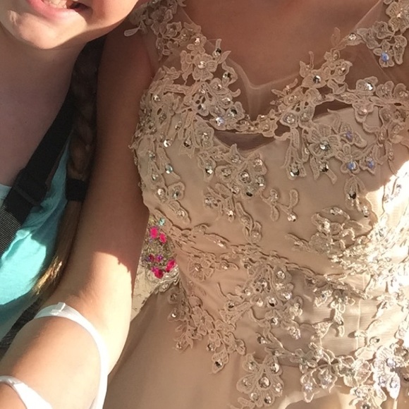 Homecoming / Short Dress - Picture 3 of 4