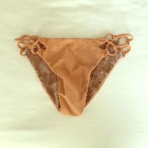 NWOT Acacia Nusa Bottom in Topless