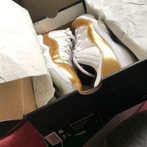 retro 11s size 8