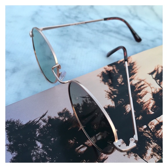 Rose Gold Round Mirrored Sunglasses - Picture 3 of 6