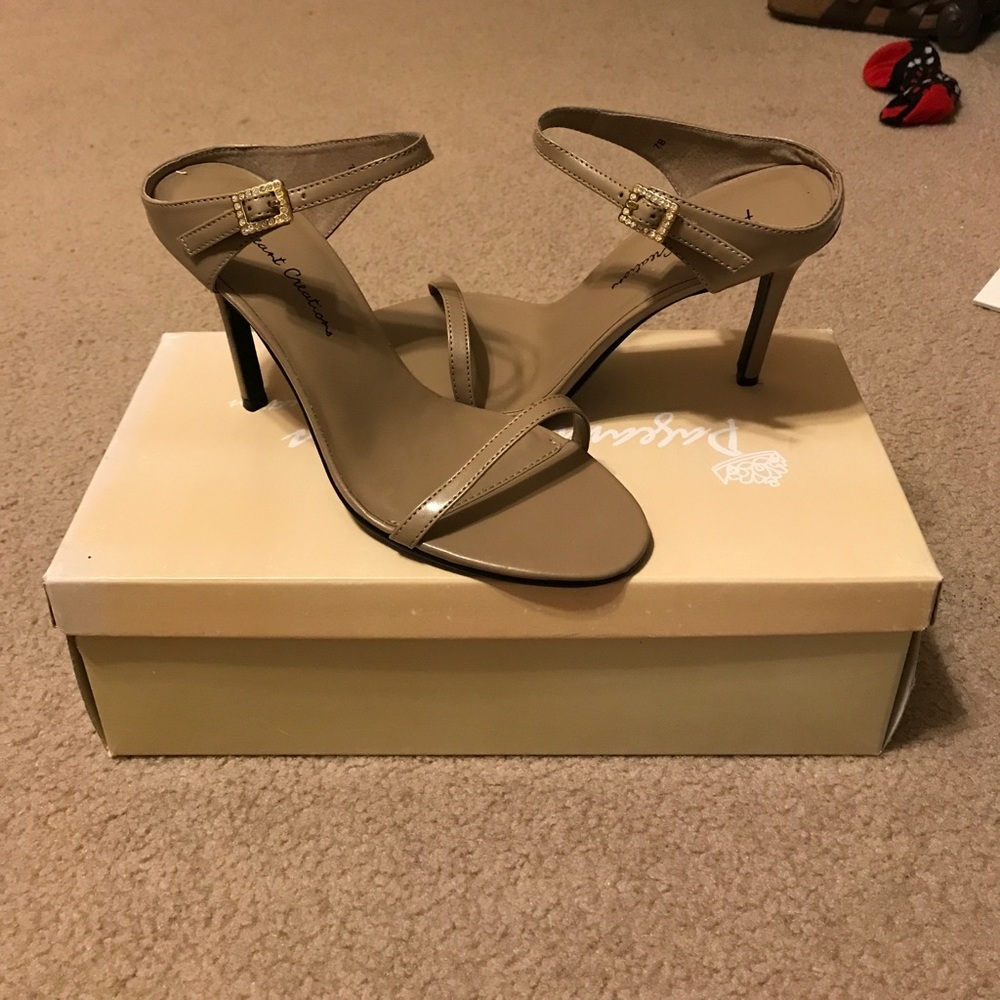 NEVER BEEN WORN Nude Heels