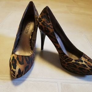 Leopard pumps