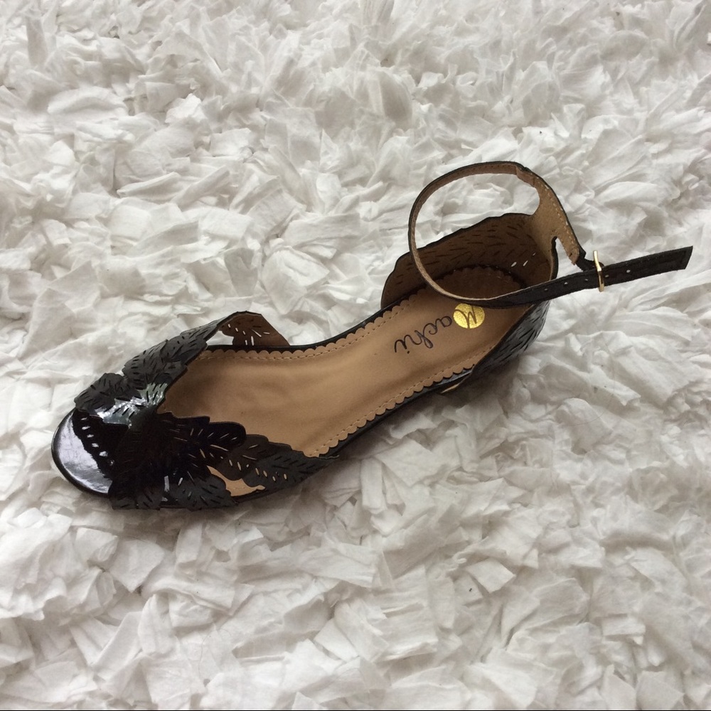 NWOT Machi Sandals - Picture 3 of 6