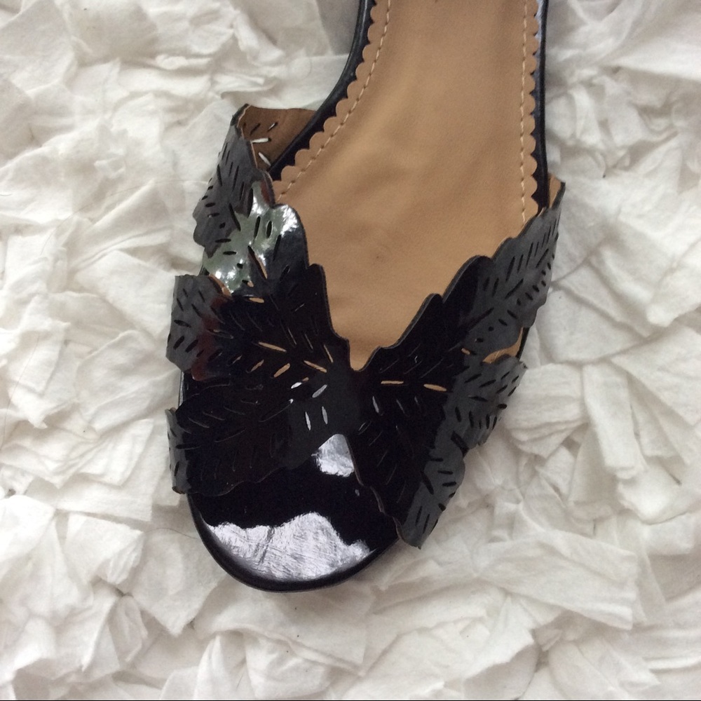 NWOT Machi Sandals - Picture 2 of 6