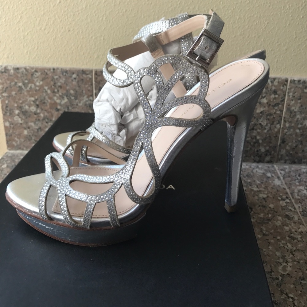 Pelle Moda 8 M heel.