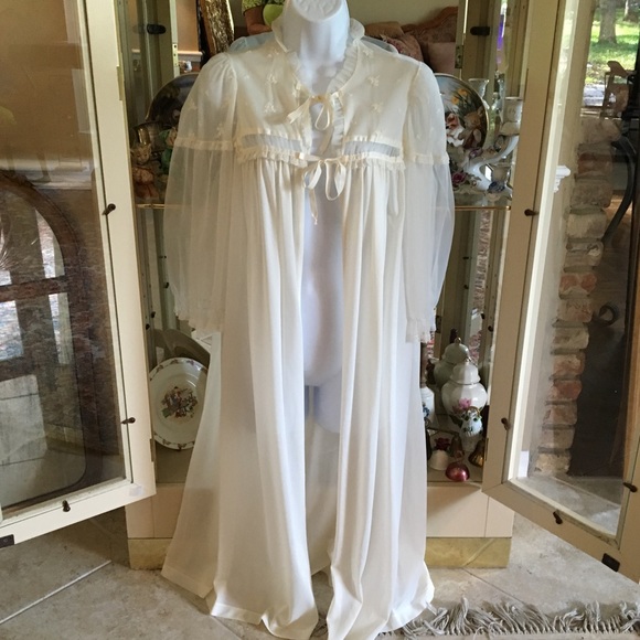 VINTAGE BLUE SWAN IVORY 195O'S NYLON PEGNOIR GOWN - Picture 4 of 8