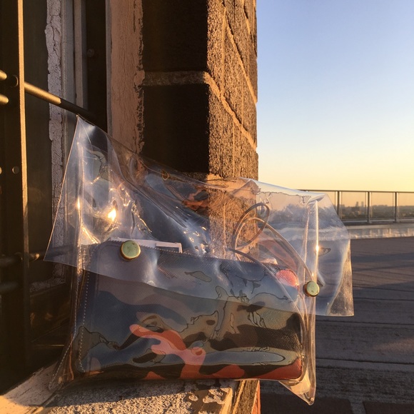 Clear clutch - Picture 2 of 2