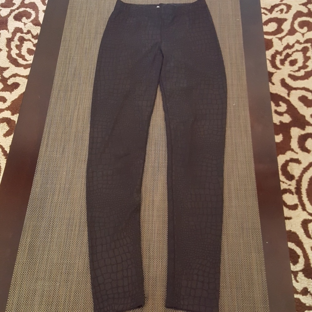 Black printed legging.