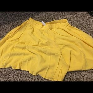 Thigh length yellow skirt
