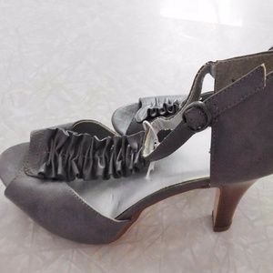 Xhilaration Grey Ruffled Sandal/Tabitha Size 8 NWT