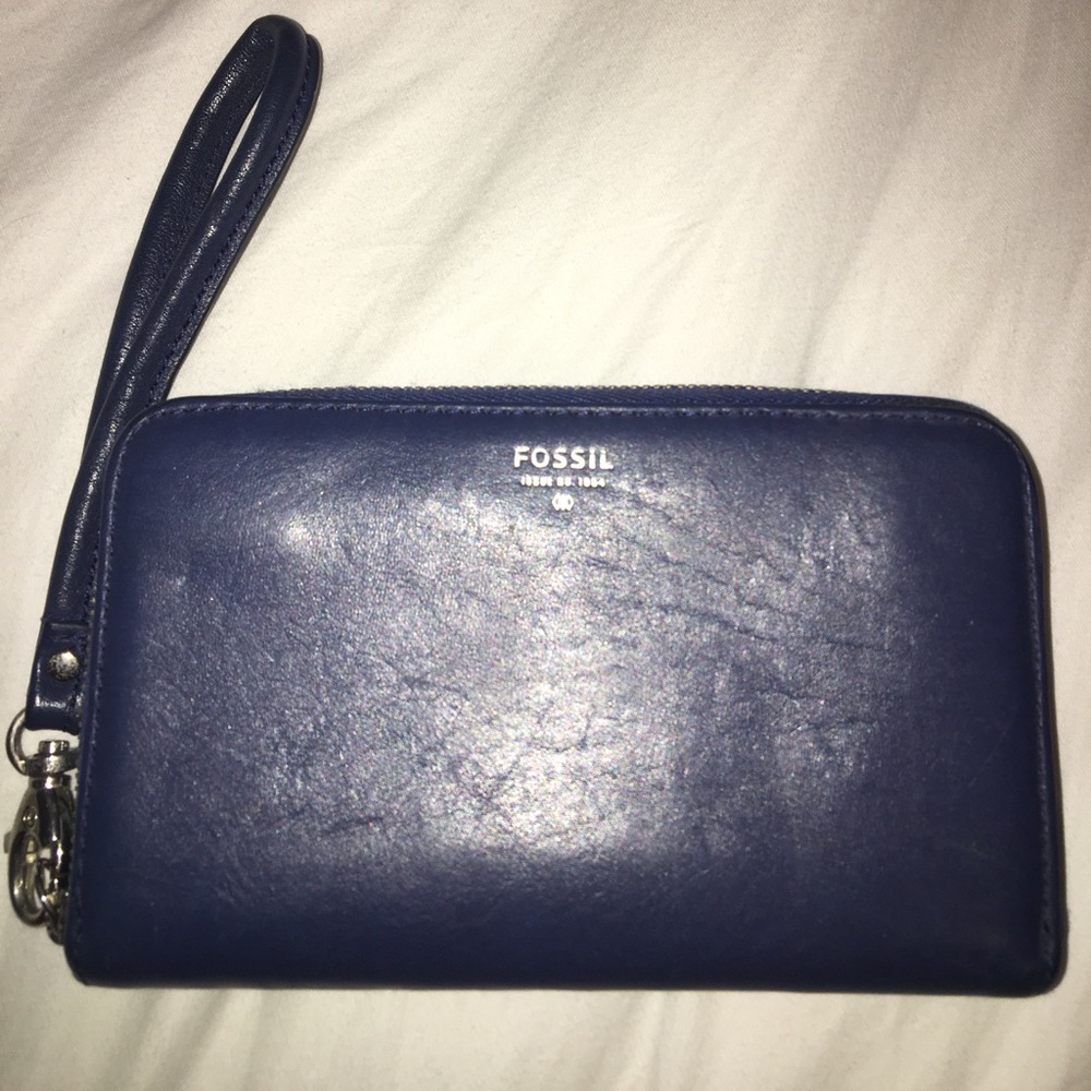 Fossil wristlet