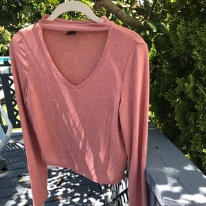 Long sleeve cutout shirt 🌷